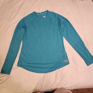 New Balance Women's Long Sleeve Shirt. Teal Blue Medium.